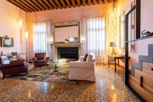 A seating area at GIO PONTI’S FLAT IN VENICE 027042-LOC-11349