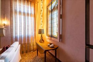 A bed or beds in a room at GIO PONTI’S FLAT IN VENICE 027042-LOC-11349