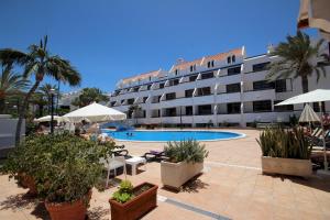 The swimming pool at or close to Apartment Discover Las Americas