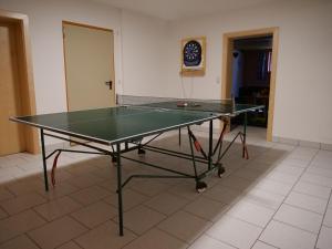 Tenis stołowy w obiekcie Haus Alpenflora lub pobliżu