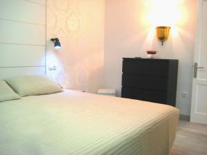 Posteľ alebo postele v izbe v ubytovaní Lacy Golf Apartments