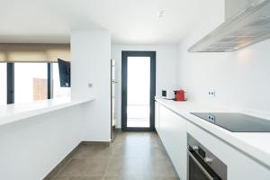 Kuchyň nebo kuchyňský kout v ubytování Altos de la Gloria Beach Apartments