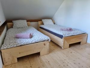 Un pat sau paturi într-o cameră la Róża z Miętą