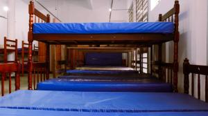 two bunk beds with blue sheets in a room at Casa do Estudante Luterano Universitário - CELU in Curitiba