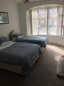 Кровать или кровати в номере Sunnydene Holiday Flats