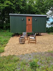 Shepherds Hut at Cummins Farm, Lyme Regis外面的花园