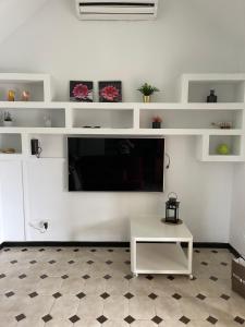 TV a/nebo společenská místnost v ubytování Albaricoque Sun & Beach