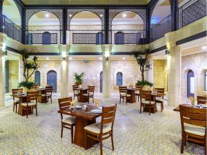 מסעדה או מקום אחר לאכול בו ב-The Sephardic House Hotel in The Jewish Quarter