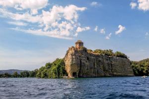 an island in the middle of a body of water at Casa Alice Wi-Fi Giardino Tranquillità Famiglie in Bolsena