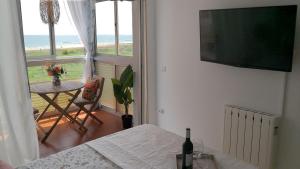 Televízia a/alebo spoločenská miestnosť v ubytovaní Espectacular apartment vistas al mar y tranquilidad 10 min desde Valencia
