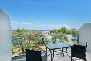 Balkon oz. terasa v nastanitvi Miracle Suites by Klisma beach