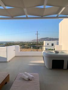Balkón alebo terasa v ubytovaní Aeron Villas and Suites Naxos + 37 fotografií