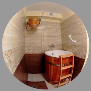 a bathroom with a tub and a sink at Ośrodek Wypoczynkowo-Szkoleniowy Perkoz in Krynica Morska