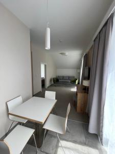 Posedenie v ubytovaní Aparthotel Apartamenty Czarna Góra 320