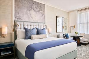 Postel nebo postele na pokoji v ubytování The Wall Street Hotel New York City + 41 fotografií