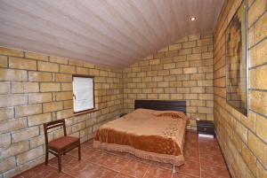 Säng eller sängar i ett rum på Sevan lake cottage in Lavanda city