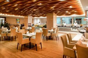 Holiday Inn Macau, an IHG Hotel tesisinde bir restoran veya yemek mekanı