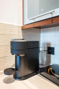 a coffee maker on a counter in a kitchen at Apartament 55m2 - Darmowy Garaż - Klimatyzacja - Centrum - 24na7 in Wrocław