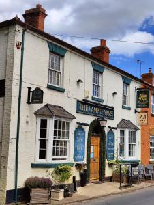 a white building with a sign that reads the lilianamines at The Lampet Arms in Banbury