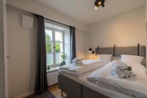 two beds in a room with a window at Guesthouse in Sønderborg