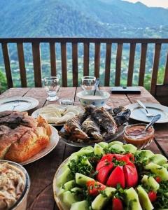Afbeelding uit fotogalerij van Amiran's Guesthouse - Wine Cellar - Fish Farm - near Batumi in K'eda