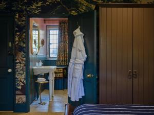 Postel nebo postele na pokoji v ubytování Old Bell Hotel