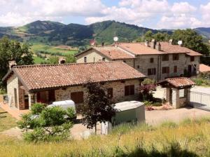 a large stone house with at Agriturismo Casenuove in Bagno di Romagna