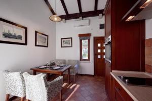 a dining room with a table and some chairs at Ilic Apartmani in Bijela