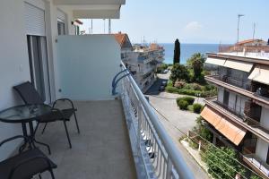 Balkón nebo terasa v ubytování Sea view luxury apartment in Nea Kallikratia.