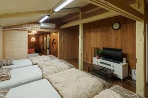 سرير أو أسرّة في غرفة في Yamato Seseragi-so - Vacation STAY 67930v