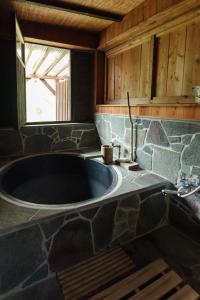 Ett badrum på Yamato Seseragi-so - Vacation STAY 67930v