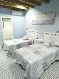Łóżko lub łóżka w pokoju w obiekcie Casa Rural La Plata