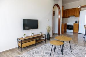 Kuchyň nebo kuchyňský kout v ubytování Almyros Aktis seaview apartment