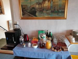 Set per la preparazione di tè e caffè presso Det Gamle Hotel Rudkøbing