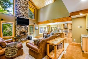 a living room with leather furniture and a stone fireplace at Evergreen Paradise in Ronald