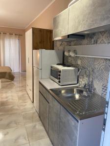 Kuchyňa alebo kuchynka v ubytovaní Apartments NANA