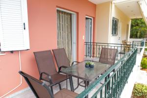 Balkón nebo terasa v ubytování Almyros Aktis seaview apartment
