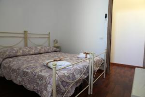 A bed or beds in a room at L'Albero bello Holiday