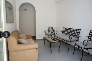A seating area at L'Albero bello Holiday