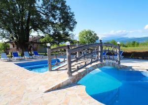 Bazén v ubytování Tskaltubo village - nature resort nebo v jeho okolí