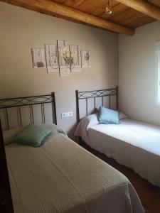 A bed or beds in a room at Mas del Olivar