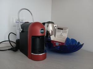 Príslušenstvo na prípravu kávy alebo čaju v ubytovaní Ledro Lake Apartment