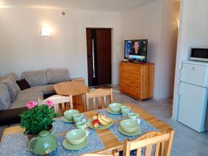 Телевизор и/или развлекательный центр в Apartamenty Obok Ruin
