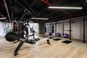 Palestra o centro fitness di Go Living and Suites - Jalo Rent