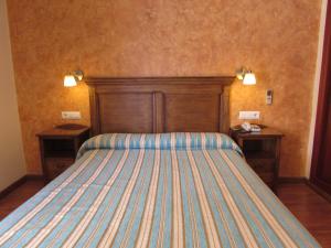 Un pat sau paturi într-o cameră la Hotel PARAISO PLAYA
