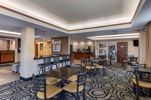 a restaurant with tables and chairs and a bar at Best Western Plus Boulder Louisville in Louisville