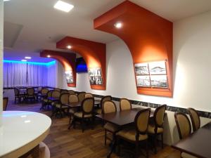 Uma área de estar em Normandy Hotel