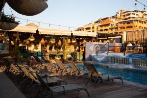 Bazén v ubytování Mayan Monkey Los Cabos - Social Hotel nebo v jeho okolí