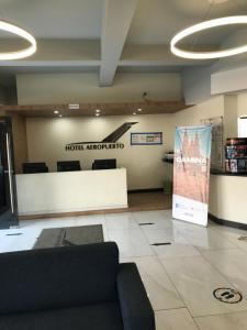 The lobby or reception area at Hotel Aeropuerto