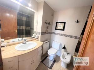 Kúpeľňa v ubytovaní Ático Green , con Piscina , Barbacoa y parking